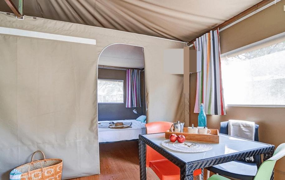 Hebergements Camping "Les Pieds Dans L'Eau" كروزون المظهر الخارجي الصورة