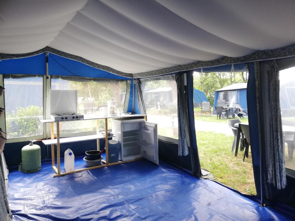 Hebergements Camping "Les Pieds Dans L'Eau" كروزون المظهر الخارجي الصورة