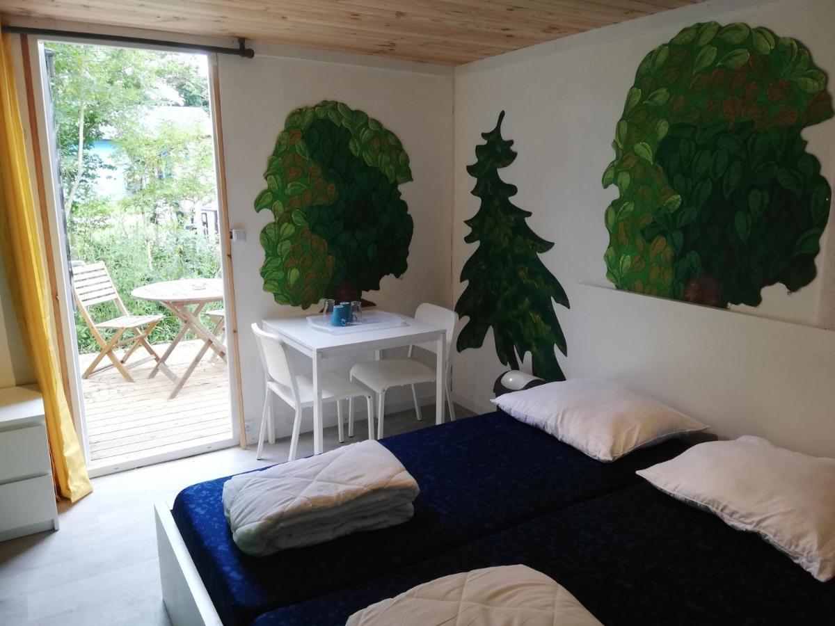 Hebergements Camping "Les Pieds Dans L'Eau" كروزون المظهر الخارجي الصورة