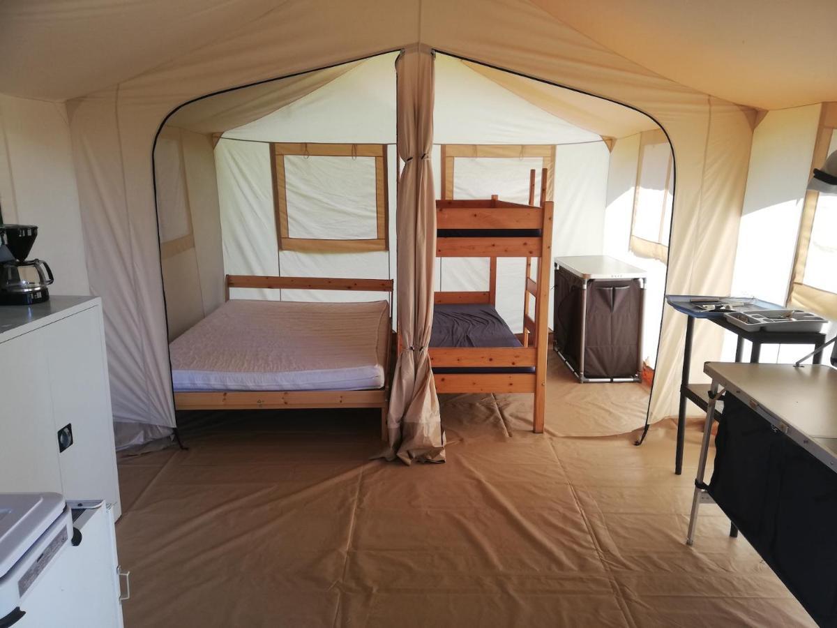 Hebergements Camping "Les Pieds Dans L'Eau" كروزون المظهر الخارجي الصورة