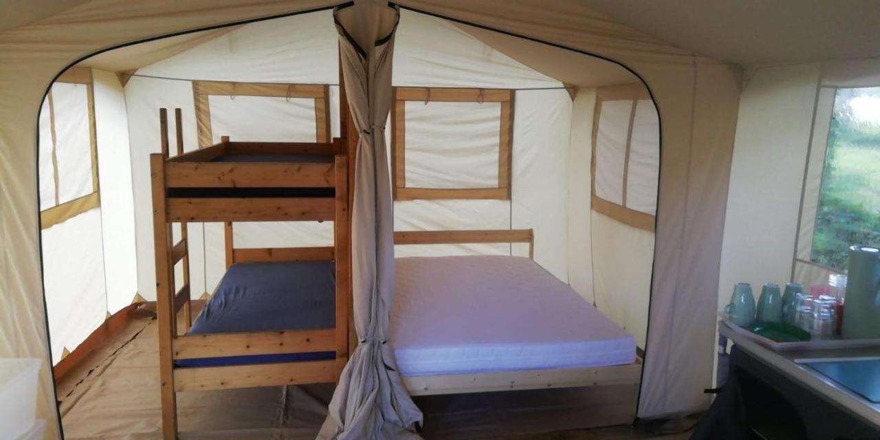 Hebergements Camping "Les Pieds Dans L'Eau" كروزون المظهر الخارجي الصورة