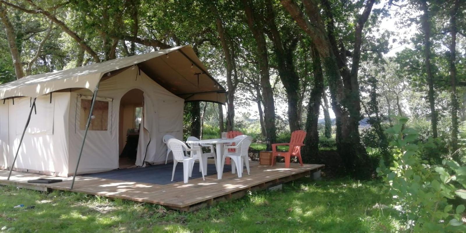 Hebergements Camping "Les Pieds Dans L'Eau" كروزون المظهر الخارجي الصورة